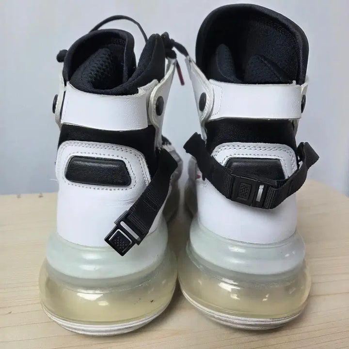 [BUNJANG] Nike Air Max 720 Saturn White Black University Red Sneakers / 290 나이키 에어 맥스 720 새턴 화이트 블랙 유니버시티 레드 운동화