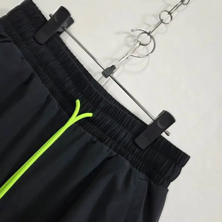 [SOLD OUT] 언더아머 블랙 카고 반바지 M