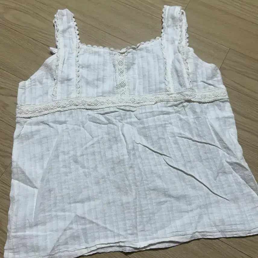 [BUNJANG] Lace Punching Sleeveless &amp; Half-Sleeve Top / 레이스 펀칭 민소매+반팔