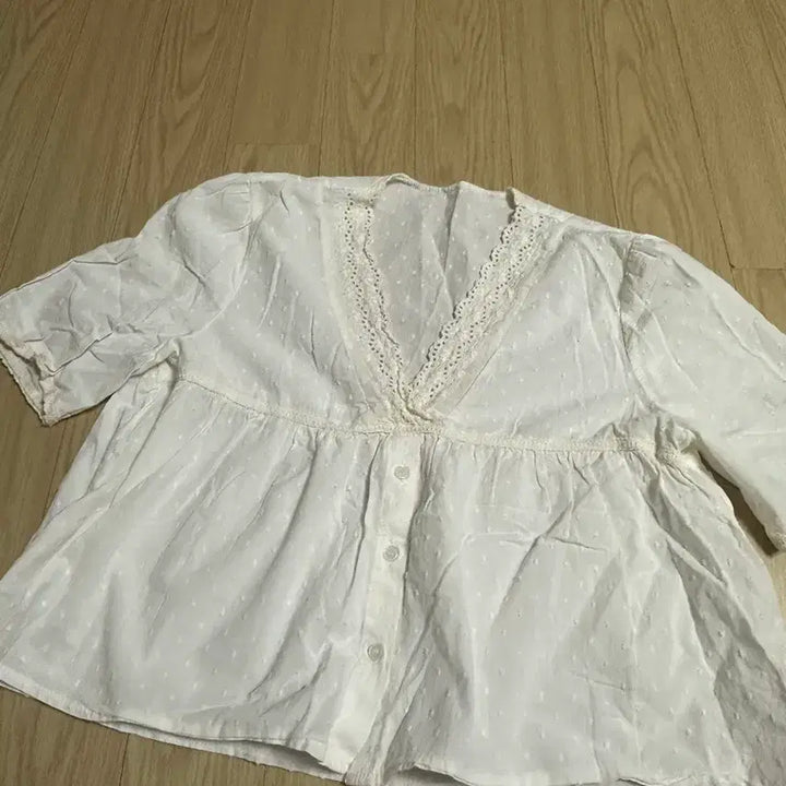 [BUNJANG] Lace Punching Sleeveless &amp; Half-Sleeve Top / 레이스 펀칭 민소매+반팔