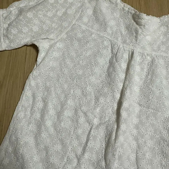 [BUNJANG] Lace Punching Sleeveless &amp; Half-Sleeve Top / 레이스 펀칭 민소매+반팔