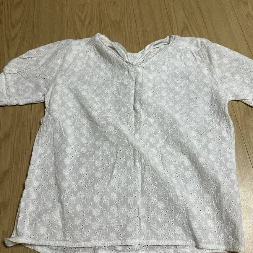 [BUNJANG] Lace Punching Sleeveless &amp; Half-Sleeve Top / 레이스 펀칭 민소매+반팔