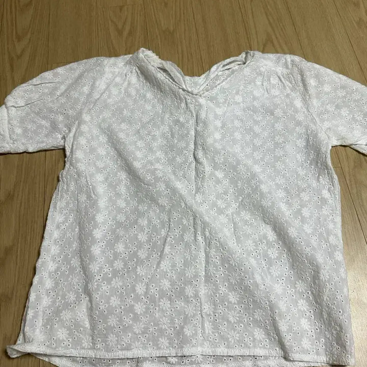 [BUNJANG] Lace Punching Sleeveless &amp; Half-Sleeve Top / 레이스 펀칭 민소매+반팔