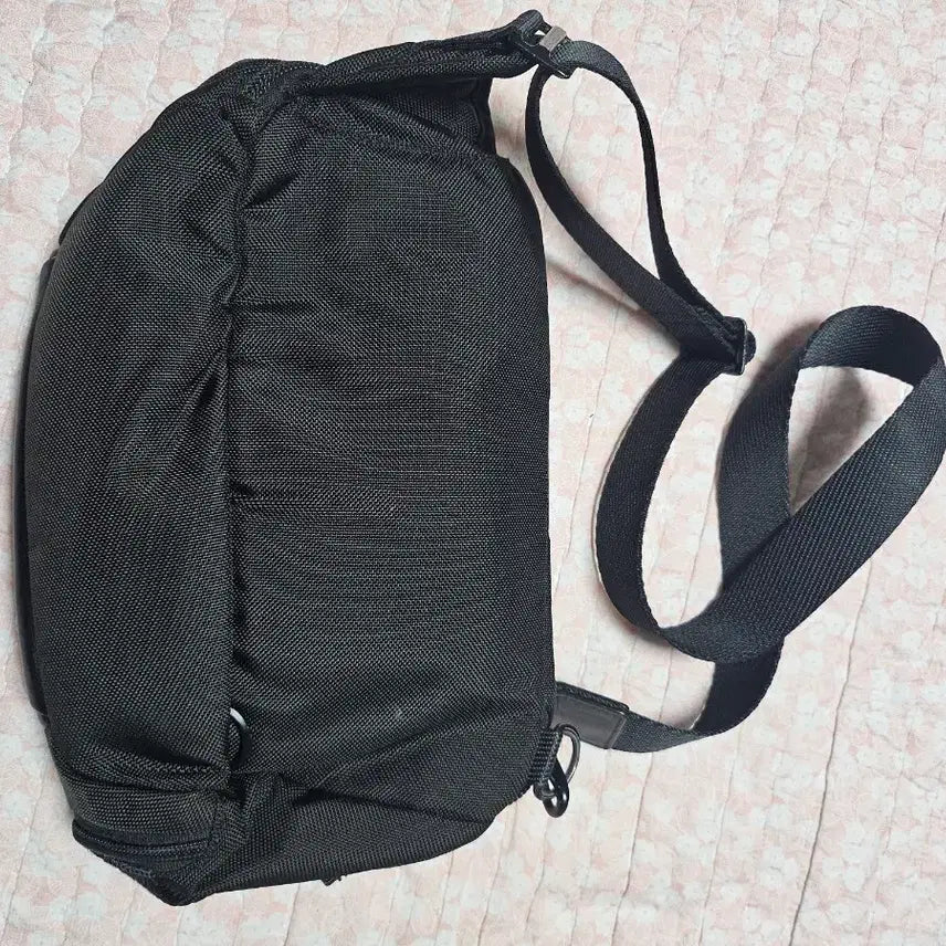 [BUNJANG] TUMI Black Sling Bag / TUMI 투미 블랙 힙색 슬링백