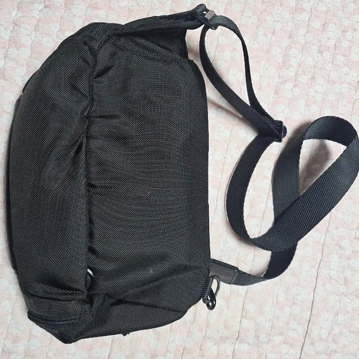 [BUNJANG] TUMI Black Sling Bag / TUMI 투미 블랙 힙색 슬링백