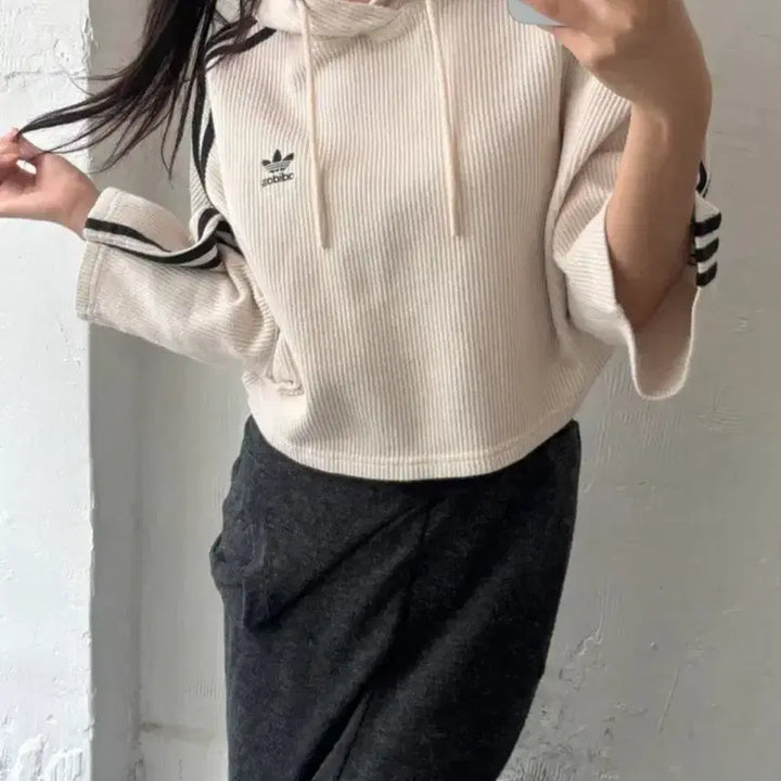 [BUNJANG] Adidas Waffle Crop Hoodie Beige (M) / 아디다스 와플 크롭 후드티 베이지 M(66)