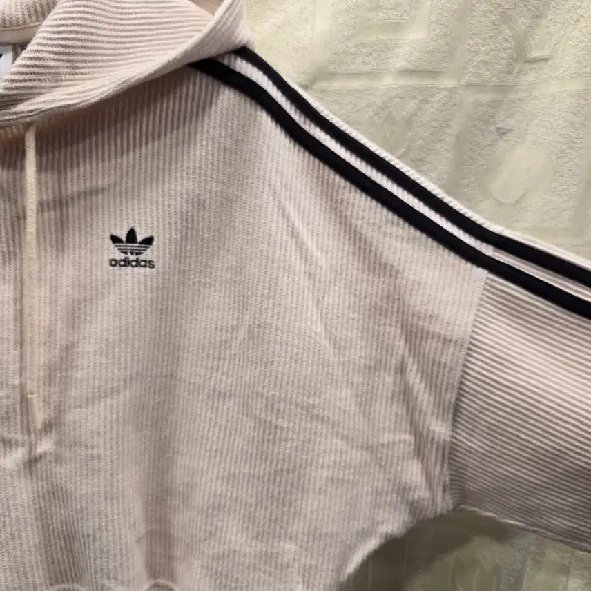 [BUNJANG] Adidas Waffle Crop Hoodie Beige (M) / 아디다스 와플 크롭 후드티 베이지 M(66)