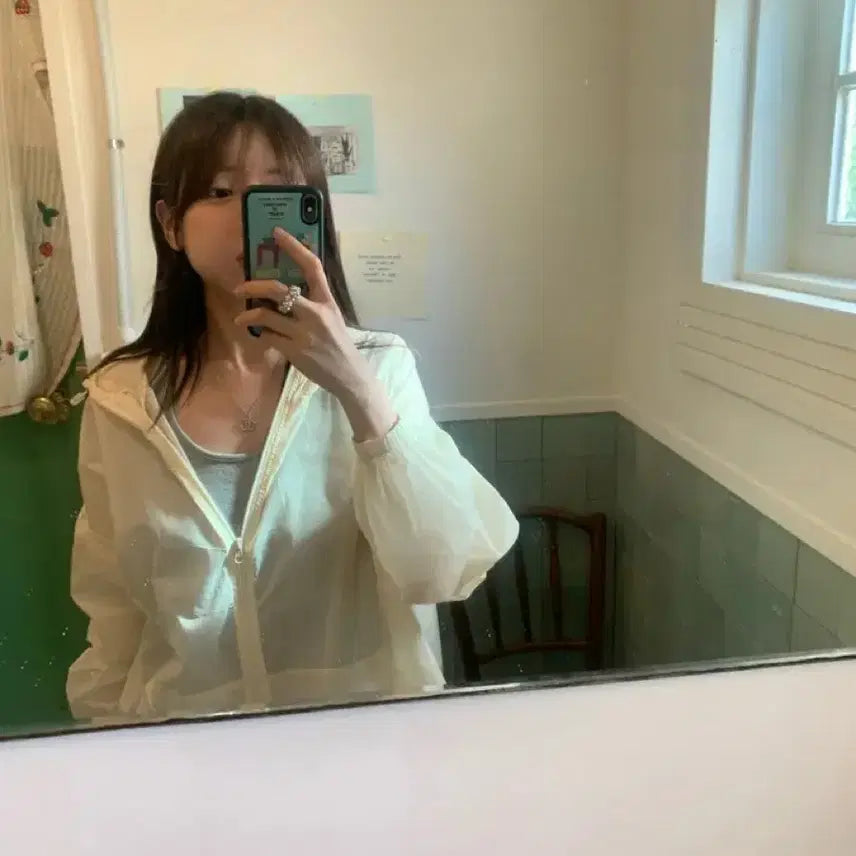 [BUNJANG] Prism Oversized Hooded Windbreaker Jacket - Cream / 프리즘 오버핏 후드 바람막이 cream색