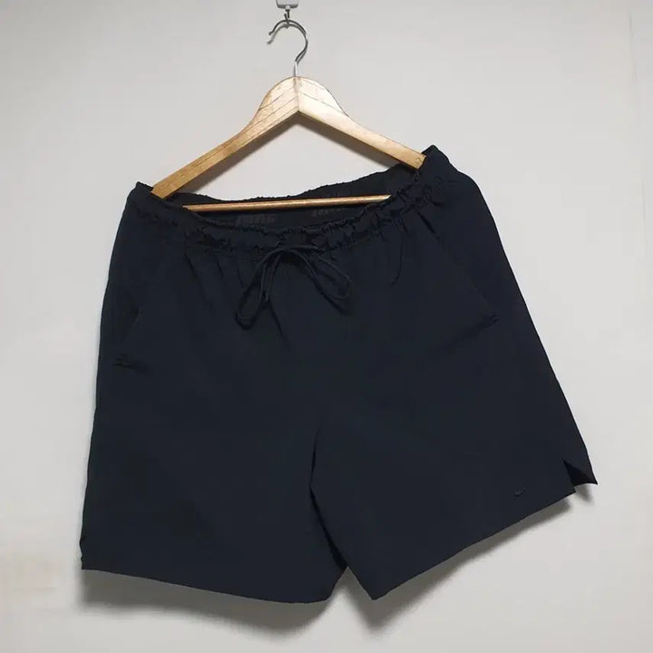 [SOLD OUT] 나이키 신형 블랙로고 드라이핏 기능성 반바지 XL사이즈