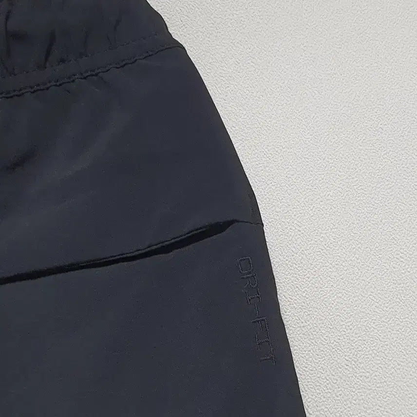 [SOLD OUT] 나이키 신형 블랙로고 드라이핏 기능성 반바지 XL사이즈