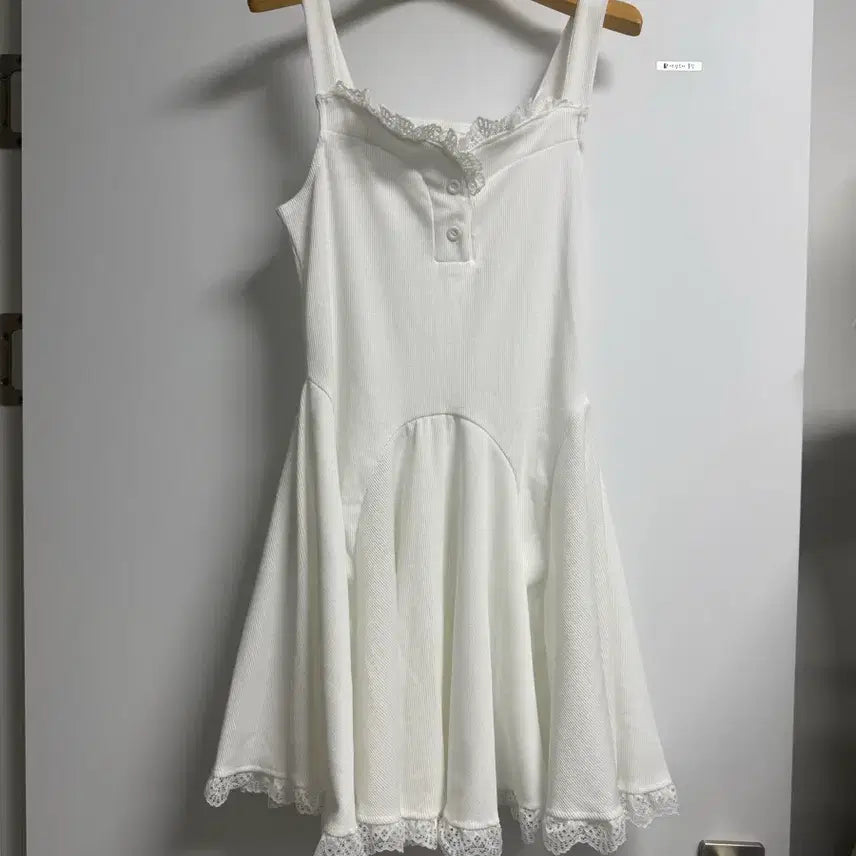 [SOLD OUT] 화이트 레이스 끈 나시 원피스