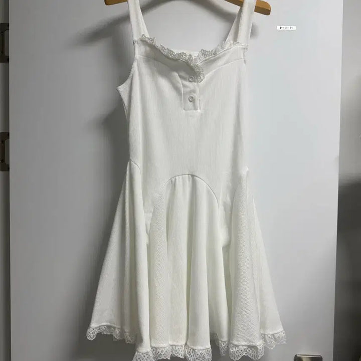 [SOLD OUT] 화이트 레이스 끈 나시 원피스