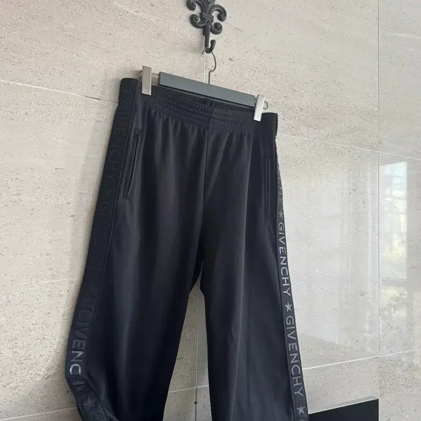 [BUNJANG] Givenchy Side Logo Training Pants / 지방시 사이드 로규 트레이닝 바지