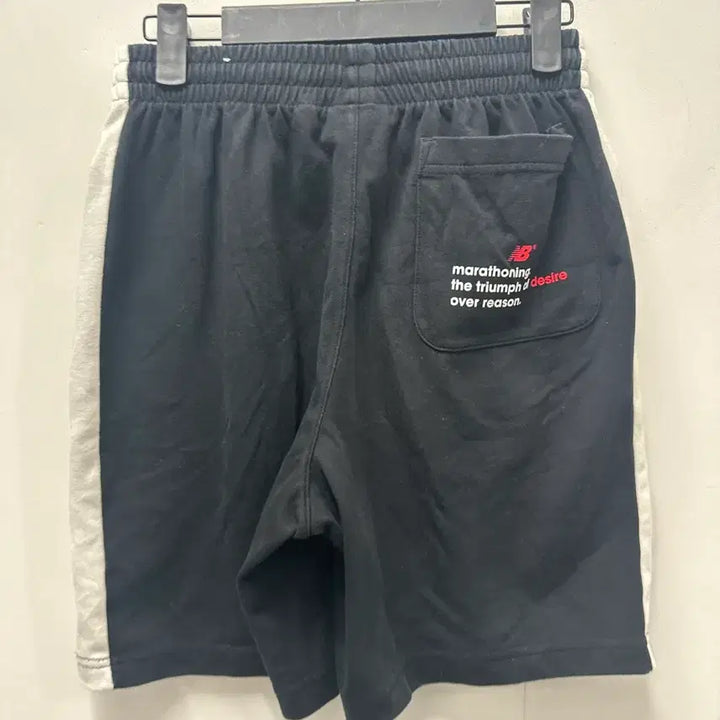 [BUNJANG] New Balance Black/White Line Shorts (Size S) / [만원 아라비아빈티지]뉴발란스 블랙/화이트 라인 반바지 S