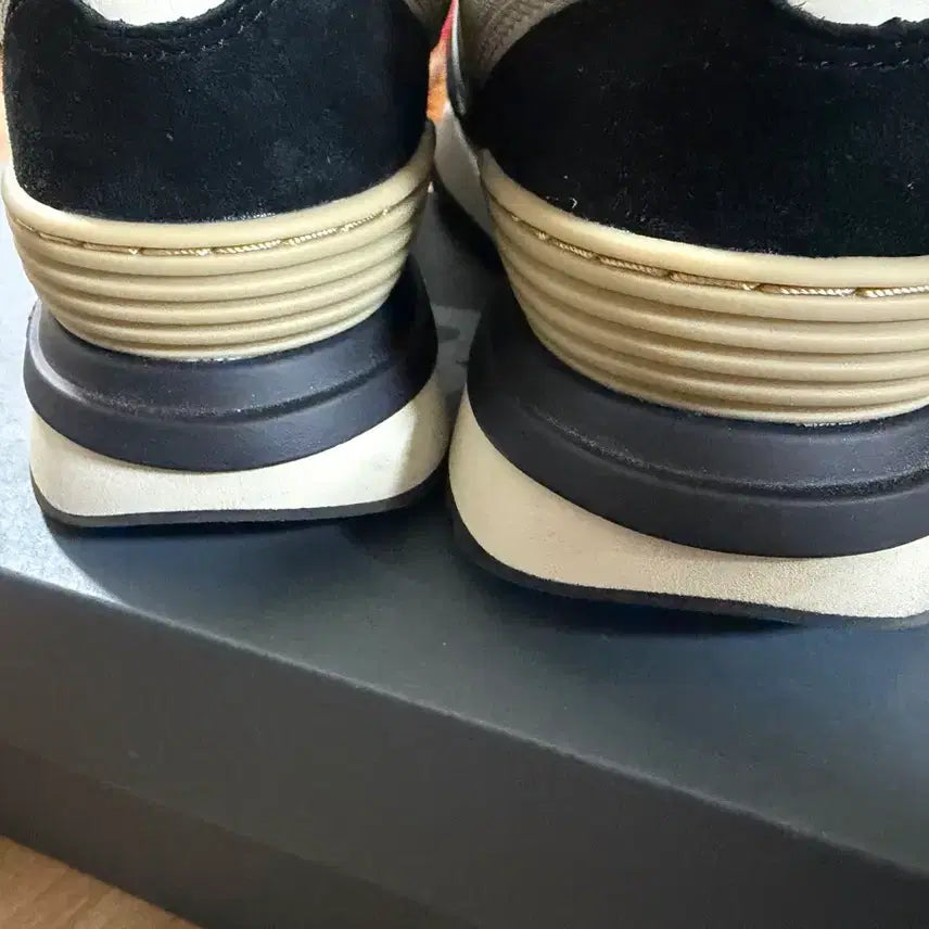 [SOLD OUT] 뉴발란스 레거시 574 블랙앙고라 아이유운동화 250