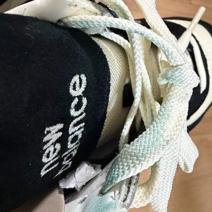 [SOLD OUT] 뉴발란스 레거시 574 블랙앙고라 아이유운동화 250