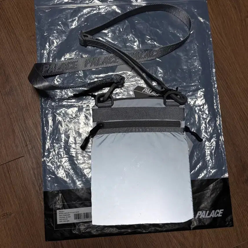 [BUNJANG] Palace Deflector Flat Sack Reflective Crossbody Bag / 팔라스 디플렉토 플랫색 리플렉티 크로스뱃