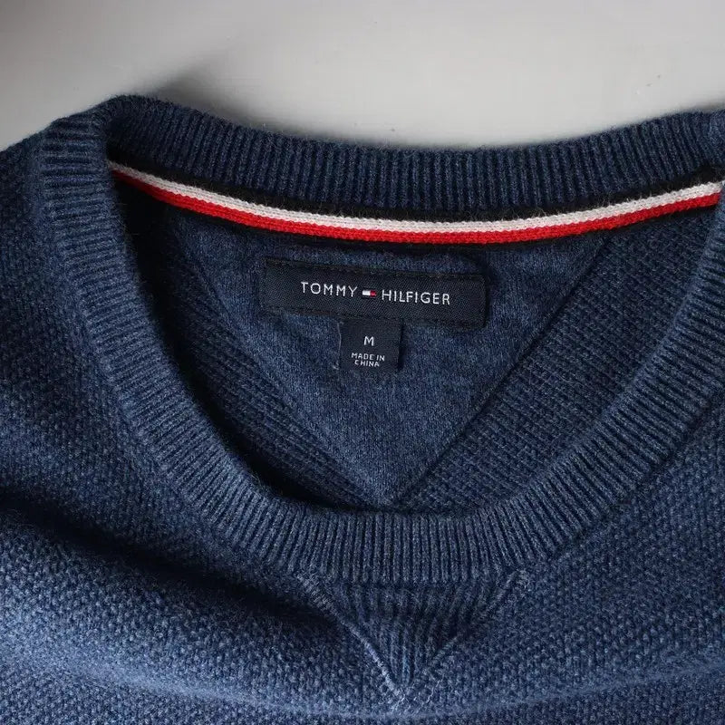 [BUNJANG] Tommy Hilfiger Navy V-Neck Cotton Knit Sweater / 타미힐피거 네이비 브이넥 디테일 코튼 니트 M