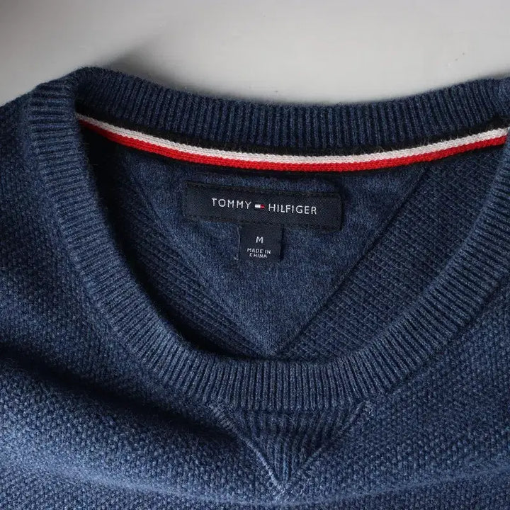 [BUNJANG] Tommy Hilfiger Navy V-Neck Cotton Knit Sweater / 타미힐피거 네이비 브이넥 디테일 코튼 니트 M