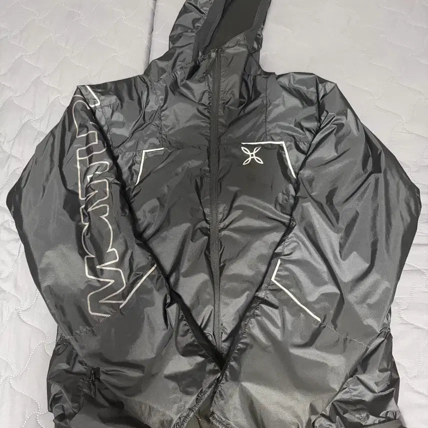 [SOLD OUT] 몬츄라 스카이자켓 25fw XL 판매합니다.