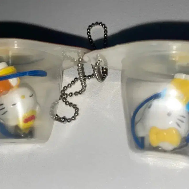 [BUNJANG] Hello Kitty Cup Figure Keychain / 고전 헬로키티 컵 피규어 키링