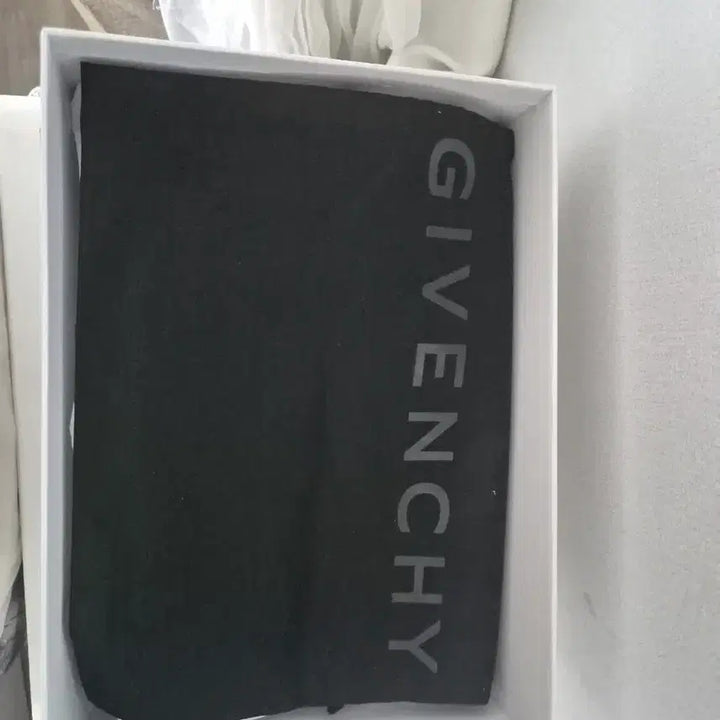 [BUNJANG] Givenchy City Sneakers 38 / 지방시 스트랩 시티 스니커즈 38 새상품