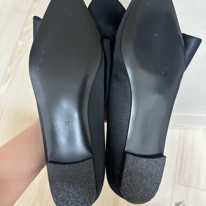 [SOLD OUT] 김해김 먼로우 블랙 37 사이즈 (웨딩촬영30분 착용)