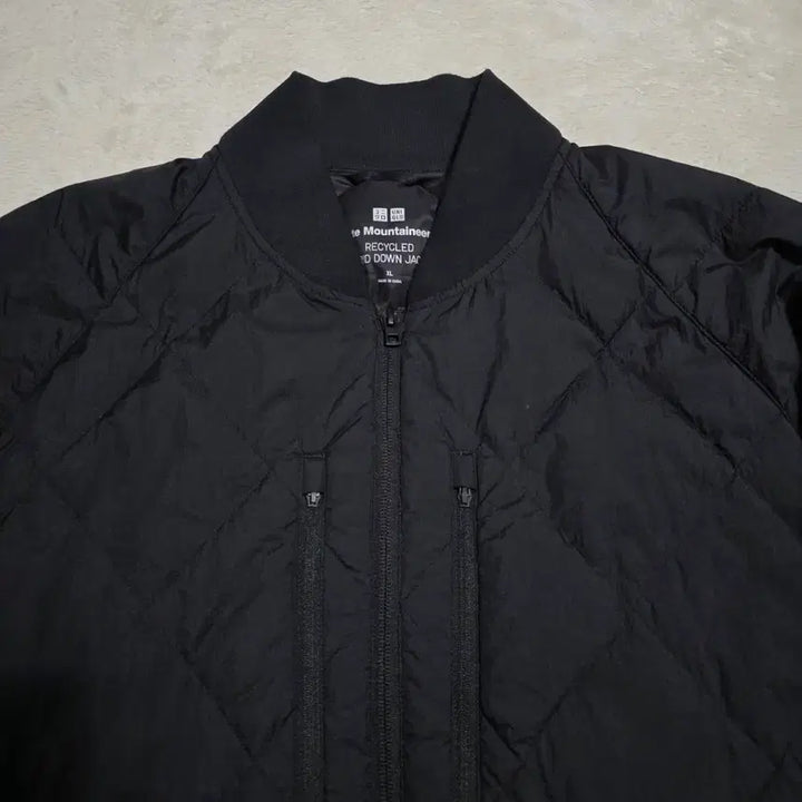 [SOLD OUT] (XL)유니클로 화이트마운티니어링 하이브리드 다운 패딩