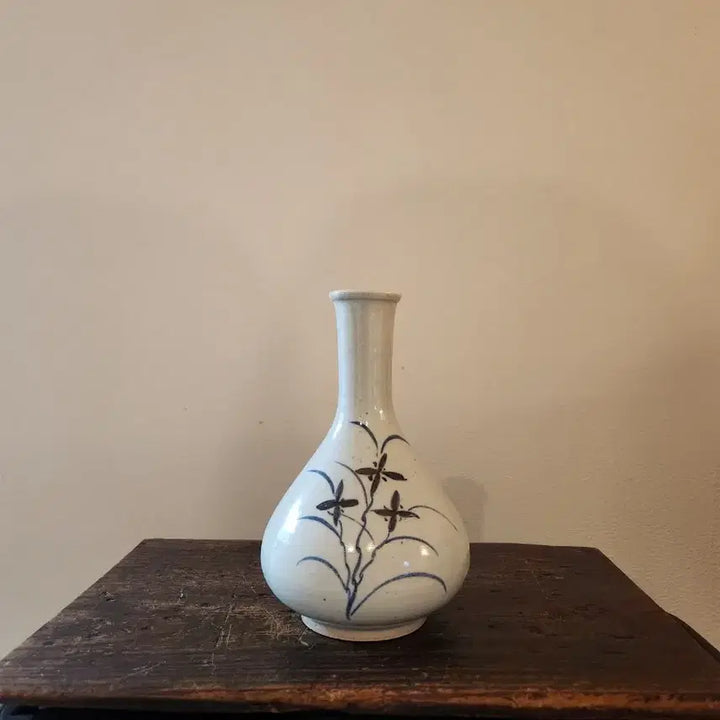 [BUNJANG] Celadon Porcelain Vase with Floral Design / 청화동화 화훼문 백자 화병 작가 수결 유 작가 미상 고품격 도자