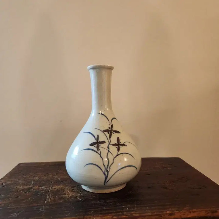 [BUNJANG] Celadon Porcelain Vase with Floral Design / 청화동화 화훼문 백자 화병 작가 수결 유 작가 미상 고품격 도자