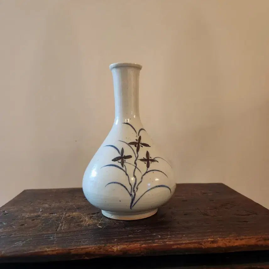 [BUNJANG] Celadon Porcelain Vase with Floral Design / 청화동화 화훼문 백자 화병 작가 수결 유 작가 미상 고품격 도자