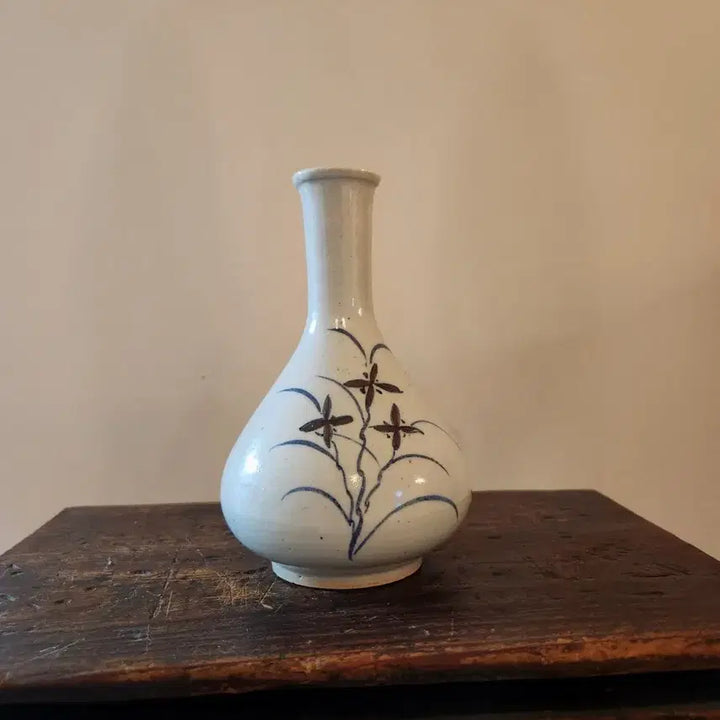 [BUNJANG] Celadon Porcelain Vase with Floral Design / 청화동화 화훼문 백자 화병 작가 수결 유 작가 미상 고품격 도자