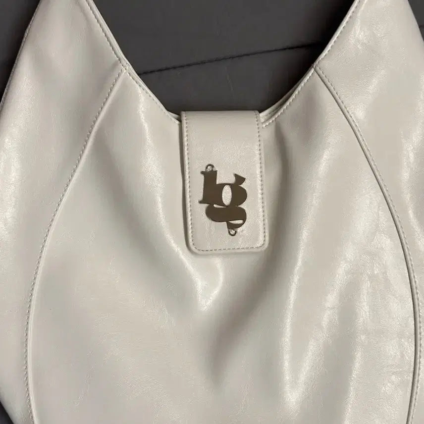 [BUNJANG] Illygo Line Hobo Bag - White / 일리고 라인 호보백 화이트