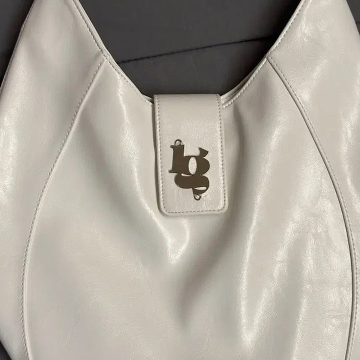 [BUNJANG] Illygo Line Hobo Bag - White / 일리고 라인 호보백 화이트