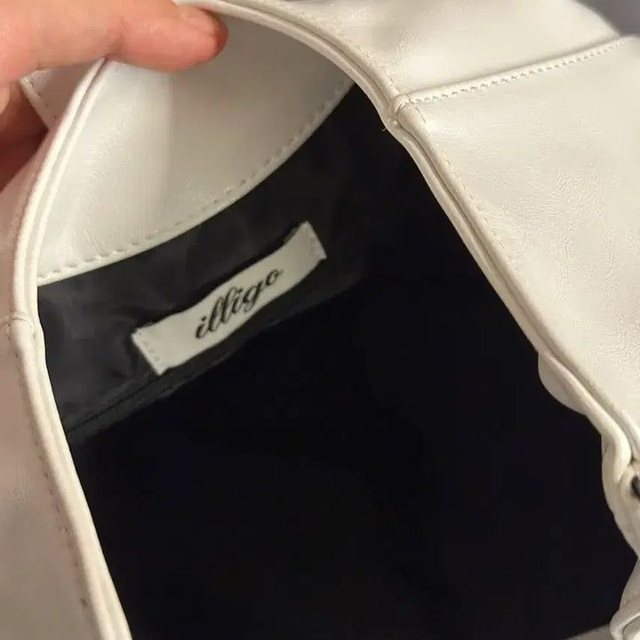 [BUNJANG] Illygo Line Hobo Bag - White / 일리고 라인 호보백 화이트