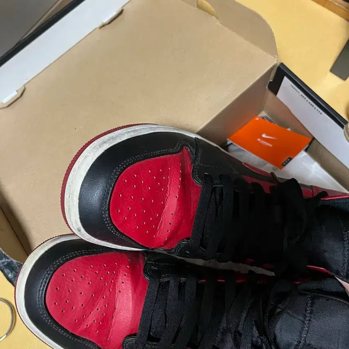 [BUNJANG] Nike Air Jordan 1 Mid Bred Sneakers 265mm / 나이키 에어 조던 1 미드 브레드 265