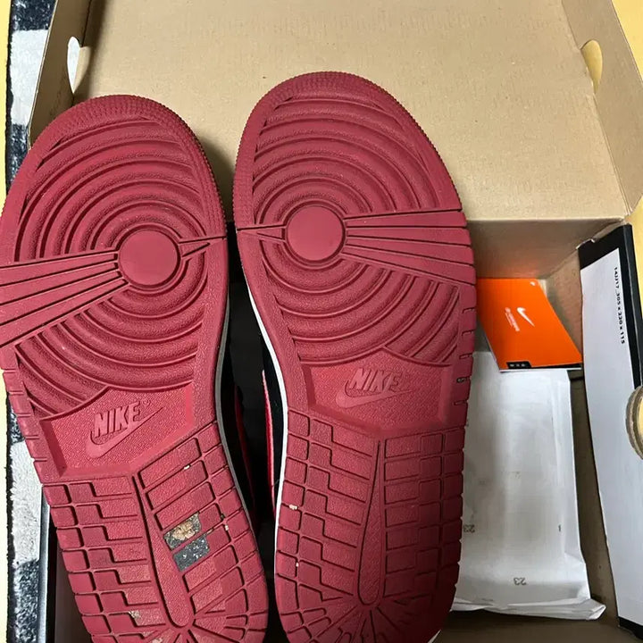 [BUNJANG] Nike Air Jordan 1 Mid Bred Sneakers 265mm / 나이키 에어 조던 1 미드 브레드 265