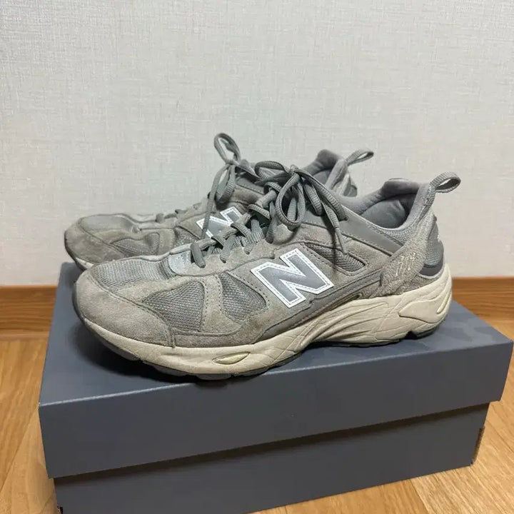 [BUNJANG] New Balance 878 Gray Sneakers / 뉴발란스 878 그레이 270
