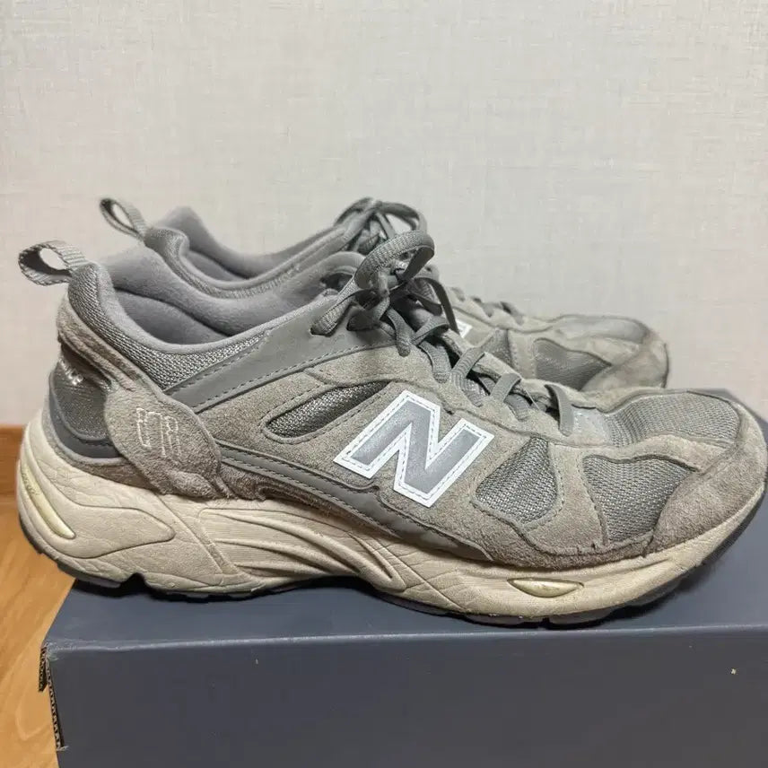 [BUNJANG] New Balance 878 Gray Sneakers / 뉴발란스 878 그레이 270