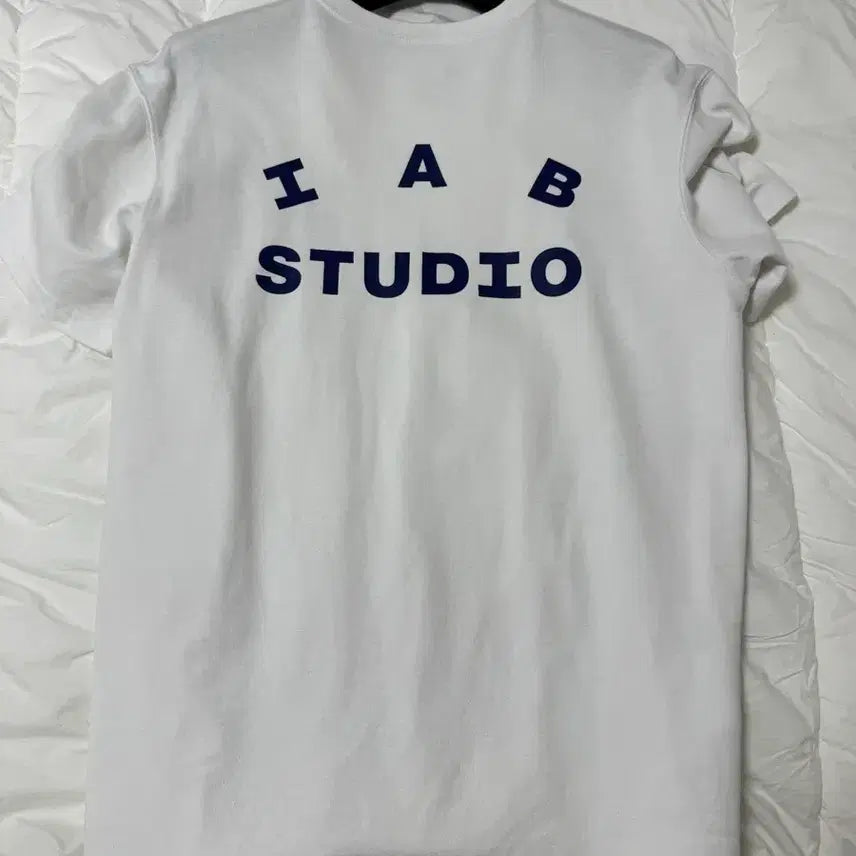 [SOLD OUT] 아이앱 스튜디오 티셔츠 화이트 네이비