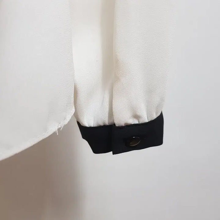 [BUNJANG] KERRI White Blouse / 4846/KERRI 여 free사이즈 화이트블라우스/내옷방