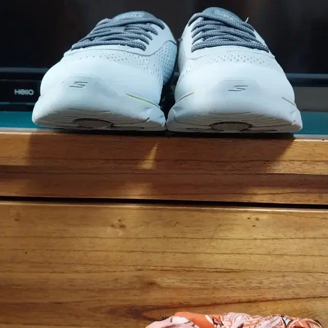 [SOLD OUT] 스케쳐스 고워크 슬립인스 워킹화. 265