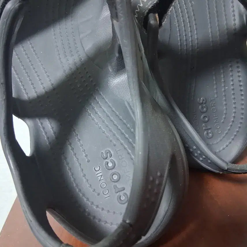 [SOLD OUT] 크록스 남성 샌들 M9 (270)
