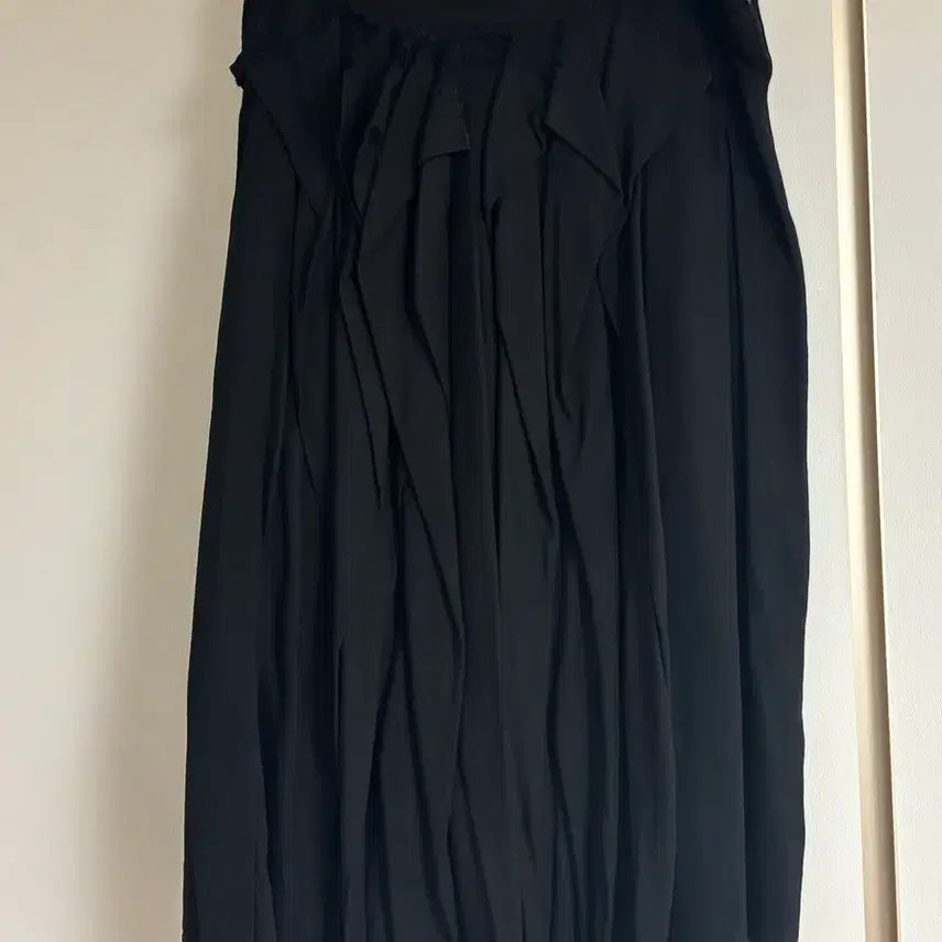 [SOLD OUT] 에옹쓰 eonts offbeat skirt black 2025