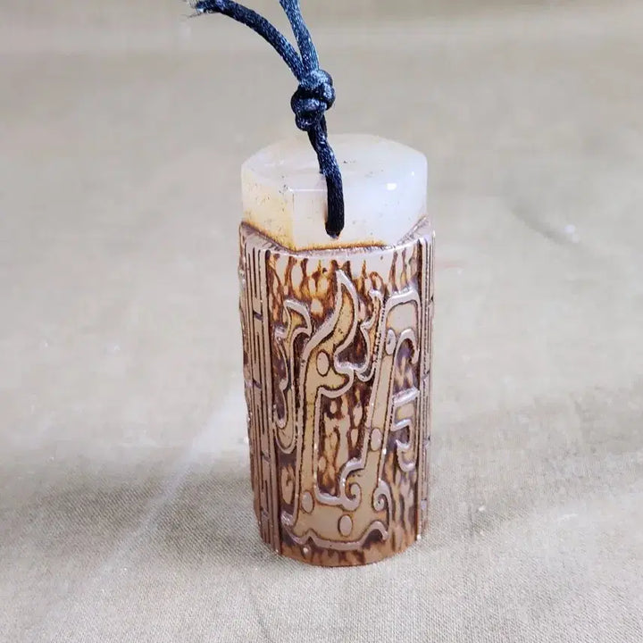[BUNJANG] Natural Jade Seal with Ancient Carvings / 천연옥에 양각 고대문양을 새인 인장낙관