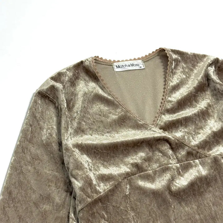 [BUNJANG] MATCH&amp;MORE Velour V-Neck Long Sleeve T-shirt / MATCH&amp;MORE 벨루어 브이넥 긴팔 티셔츠