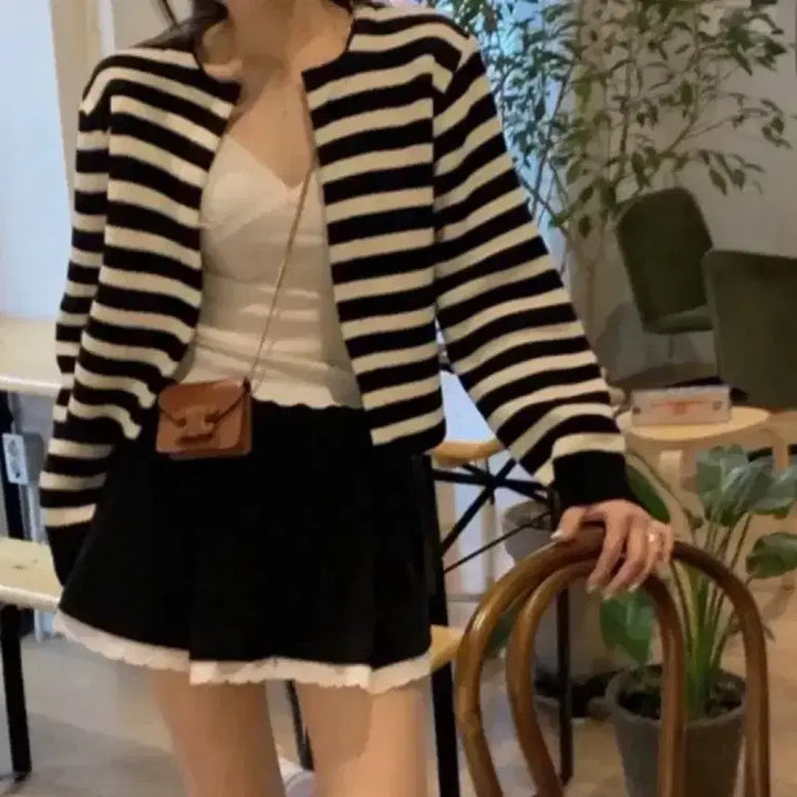 [BUNJANG] Bybeige Hook Closure Striped Round Knit Cardigan / 바이베이지 플랜 후크 고리 스트라이프 라운드 니트 가디건
