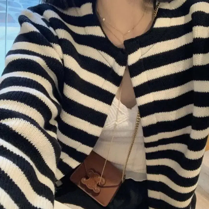 [BUNJANG] Bybeige Hook Closure Striped Round Knit Cardigan / 바이베이지 플랜 후크 고리 스트라이프 라운드 니트 가디건