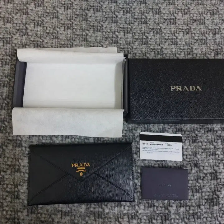 [SOLD OUT] 프라다 사피아노 엔벨롭 장지갑 (정품)