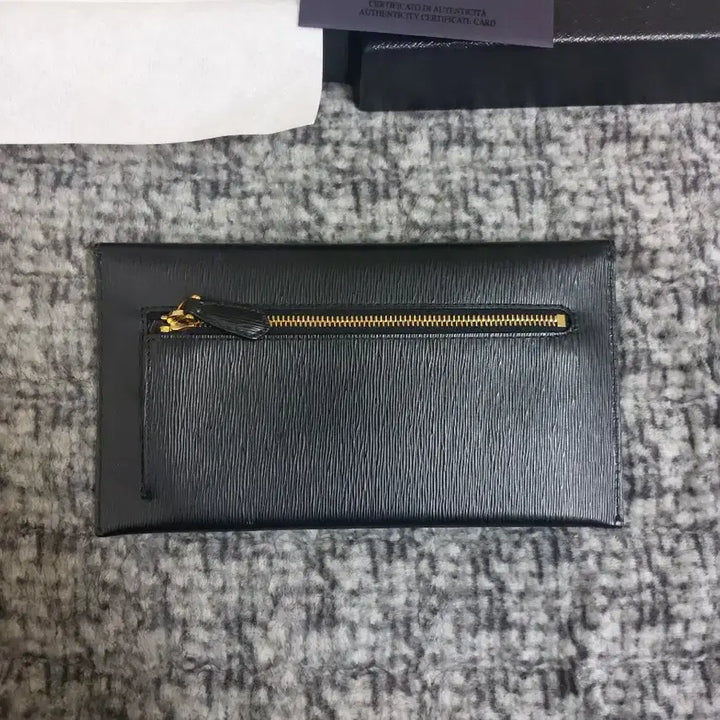 [SOLD OUT] 프라다 사피아노 엔벨롭 장지갑 (정품)